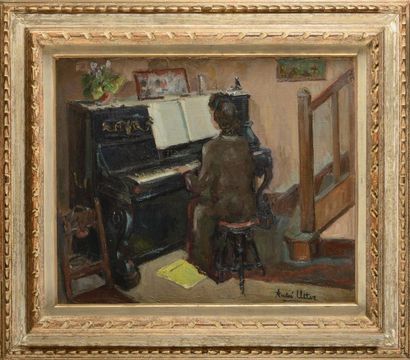 null André UTTER (1886-1948) Jeune fille au piano. Huile sur toile. Signé en bas...