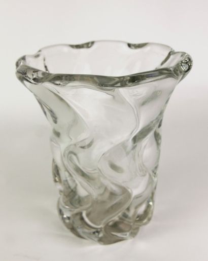 null DAUM FRANCE Vase en cristal à décor ondulé Signé Haut : 20 cm
