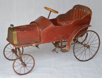 null "Ancêtre vers 1905"

Voiture à pédales, ancêtre vers 1905, de couleur rouge,...