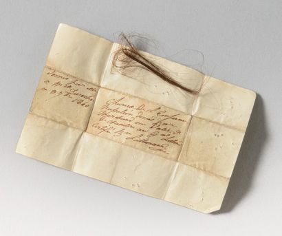 null Mèche de cheveux de l’Empereur Napoléon Ier Dans son papier de provenance manuscrit...