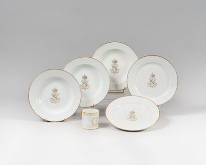 null Manufacture de sèvres-Service de l’Empereur Napoléon III. En porcelaine blanche...