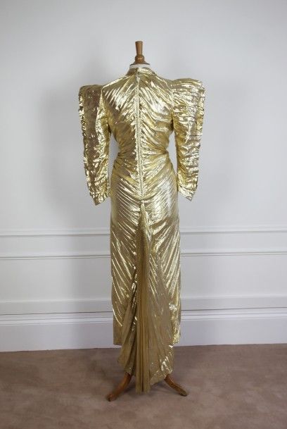 Thierry MUGLER Thierry MUGLER, automne-hiver 1984/85 (modèle "L'Archange Gabriel")...