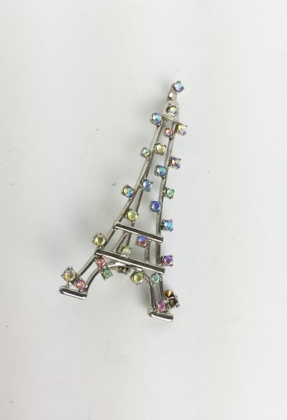 ANONYME EPINGLE en forme de tour Eiffel orné des strasses SWAROVSKY. 6 cm. Parfait...