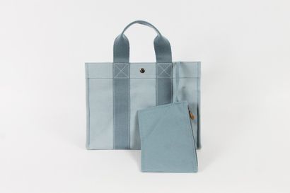 HERMES Paris SAC « Toto » en toile bleu jean, fermeture pression rehaussée d'un clou...