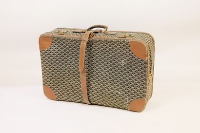 GOYARD VALISE semi-rigide en toile "goyardine" imprimée et cuir chocolat, garniture...