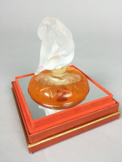 LALIQUE FLACON de parfum de collection « Nu » en cristal sculpté et mouluré, édition...