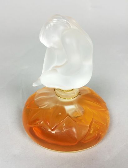 LALIQUE FLACON de parfum de collection « Nu » en cristal sculpté et mouluré, édition...