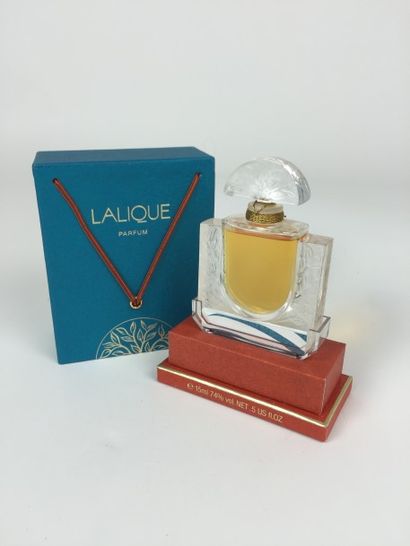 LALIQUE FLACON de parfum de collection, 15 ml, en cristal sculpté et mouluré, avec...