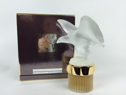 LALIQUE FLACON de parfum de collection. France série mascotte « Aigle », pour homme,...