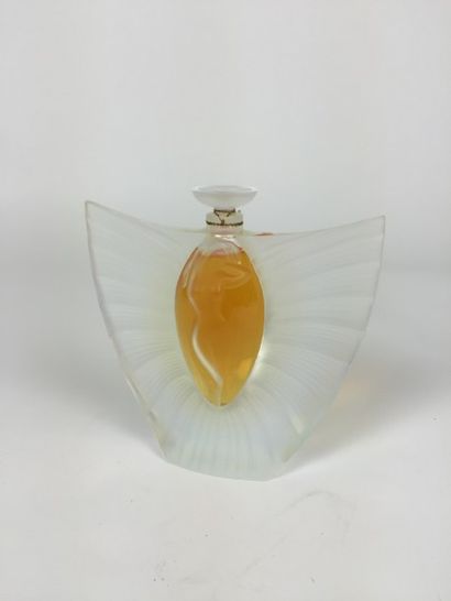 LALIQUE FLACON de parfum de collection « Sylphide » en cristal sculpté et mouluré,...