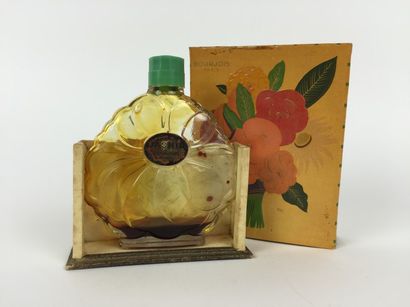 BOURGOIS, circa 1930 FLACON de parfum "Jasmin" en verre incoloré, dépoli et translucide....