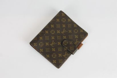 LOUIS VUITTON PORTE – AGENDA en toile Monogram et cuir marron avec une fermeture...