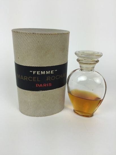 Marcel ROCHAS, circa 1944 FLACON de parfum "Femme". Bouchon gravé Marcel Rochat Paris....