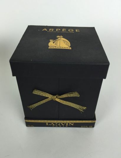 LANVIN FLACON de parfum de collection "Arpège" en plastique doré. Edition limitée,...