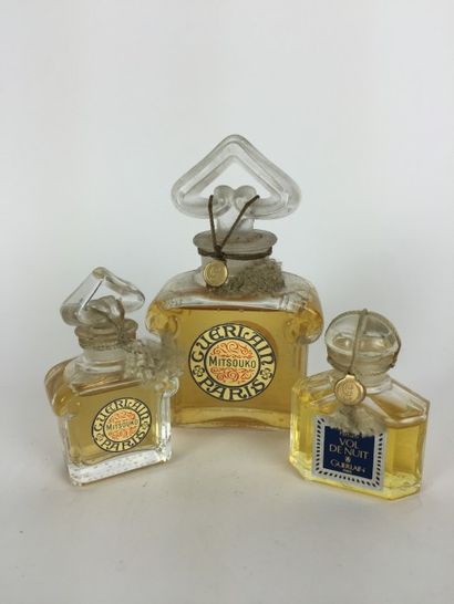 Guerlain LOT d'un FLACON de parfum "Mitsouko". Contenant eau de parfum (50 ml), d'une...
