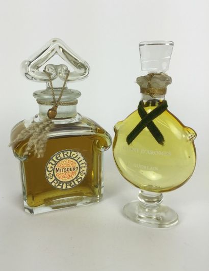 Guerlain FLACON - FACTICE de parfum "Mitsouko" en verre. Contenant du liquide. H...