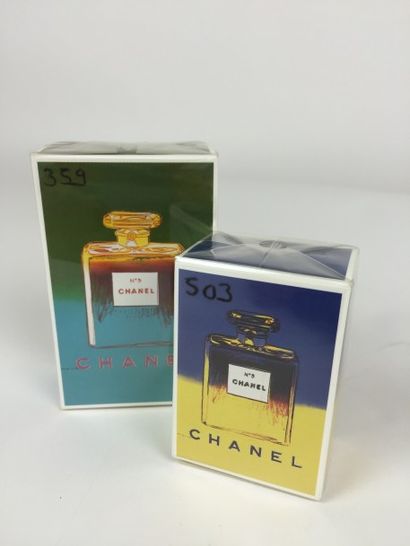 CHANEL LOT contenant un FLACON d’eau de parfum « Chanel n°5 » de 50 ml, accompagné...