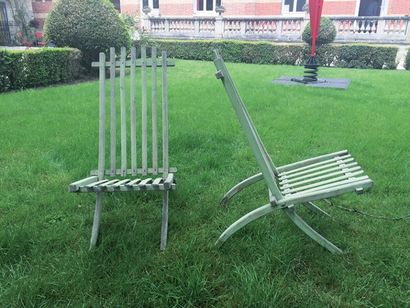 DANS LE GOÛT DE PIERRE DARIEL OU DE JEAN COPET Suite de six chaises pliantes de jardin...