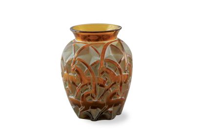 RENE LALIQUE (1860-1945) « Chamois » modèle créé le 27 juillet 1931. Vase. Épreuve...
