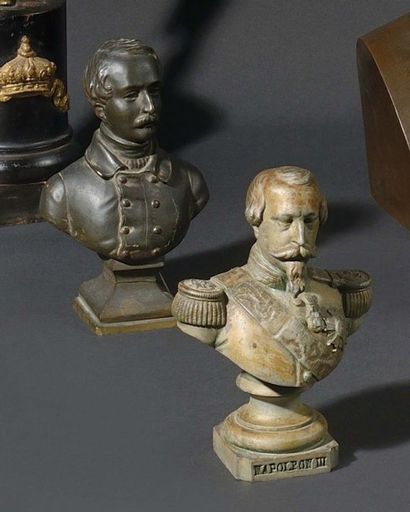 null «Le Prince Président et l'Empereur
Napoléon III».
Deux bustes en régule et un...