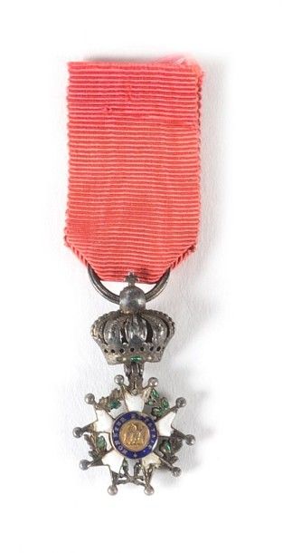 null Quatre miniatures et un fer à relier: -Etoile de chevalier de la Légion d'honneur...