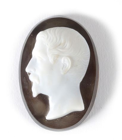 null «L'Empereur Napoléon III»
Médaillon de cou ovale.
Portrait de profil sur agate.
4,4...