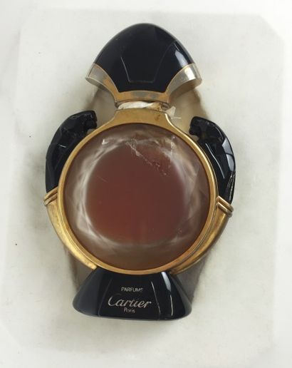 CARTIER, 1987 Grand COFFRET en cuir rouge contenant un FLACON GEANT en cristal de...