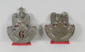 null deux plaques de shako modèle 1812 de la Garde Nationale : a) De la 6ème Légion...