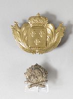 null trois pièces : a) Motif de hausse col d’officier d’artillerie à pied. En argent....