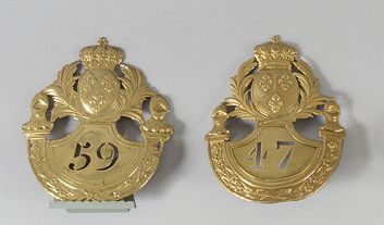 null Deux plaques de shako modèle 1816 des 47ème et 59ème régiment d’infanterie de...