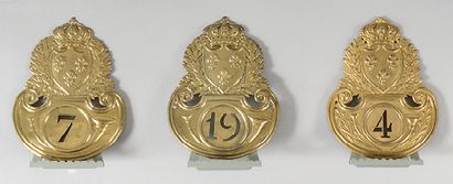 null trois plaques modèle 1821 de l’infanterie légère: a) Troupe du 7ème régiment...