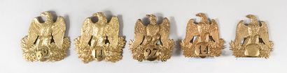 null Cinq plaques de shako troupe des 14ème, 27ème et 32ème régiment d’infanterie...
