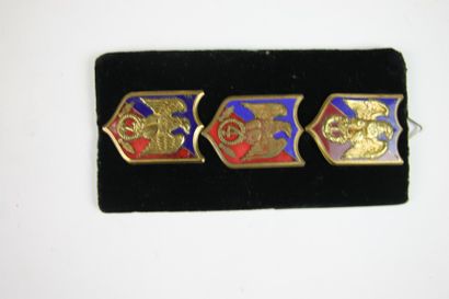 null trois insignes de la Garde Mobile du Maréchal Pétain, des premières, quatrième...