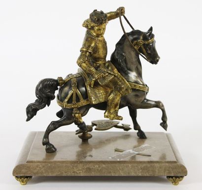 null SCULPTURE en bronze argenté et doré représentant Charlemagne sur sa monture....