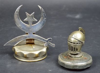 null “Knights Helmet & emblème Turc”

"Knights Helmet" mascotte adoptée par les automobiles...