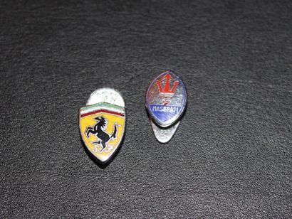 null "Boutonnières Ferrari & Maserati" Deux insignes de boutonnières anciennes. L'une,...