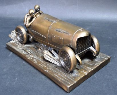 null " Blitzen Benz 1912" Œuvre signée O.Typton, en résine moulée, patine médaille....