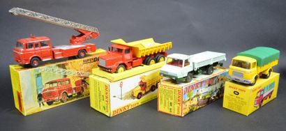 null " DINKY TOYS - Camions BERLIET" Quatres miniatures au 1/43°. Super Dinky Toys,...