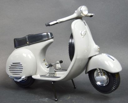 null “Vespa”

Réplique de luxe du scooter Vespa des années 50. Edition numérotée...