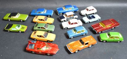 null "DINKY TOYS/ MECANO- Divers" Lot de 16 miniatures Dinky Toys à l'échèlle 1/43ème....