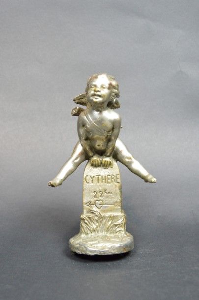 null "Cupidon de l'île de Cythère" Mascotte signée G.Gatellier, marquée "Cythère...