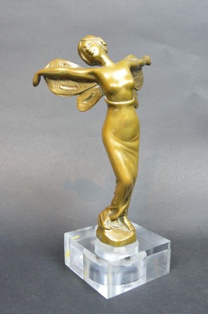 null "Femme Papillon" Mascotte non signée, attribuée à A.E.L. Bronze , aussi référencée...