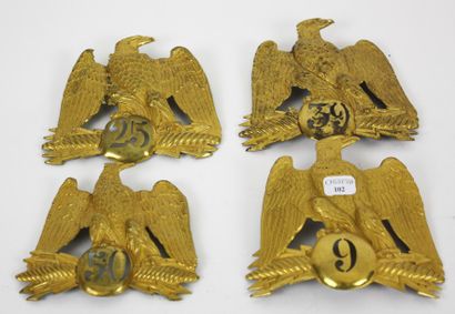 null Quatre plaques de shako modèle 1852 d'officier pour l'infanterie de ligne. A...