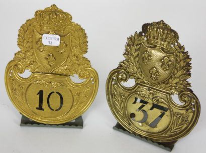 null Deux plaques de shako modèle 1821: a) du 37ème régiment d'infanterie de ligne,...