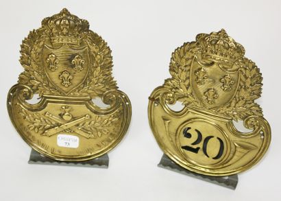 null Deux plaques modèle 1821: a) Du 20ème régiment d'infanterie légère b) De canonnier...