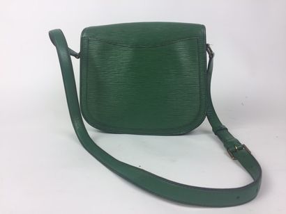 LOUIS VUITTON SAC « Saint Cloud » en cuir épi vert. Fermeture en pression sur rabat,...