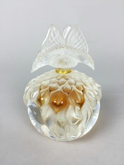 LALIQUE FLACON de parfum de collection 2003 "Butterfly". Contenant 60 ml de parfum,...
