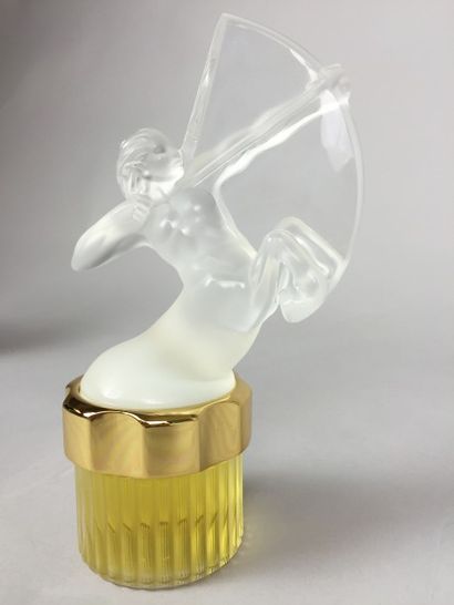 LALIQUE FLACON de parfum luxe en cristal. France série mascotte « Sagittaire », édition...