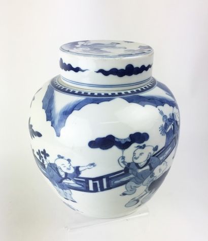  CHINE Pot couvert en porcelaine bleu et blanc Qing Haut : 19,5 cm