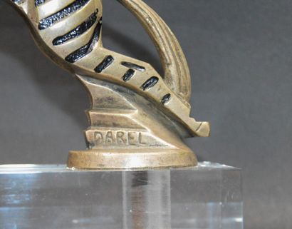 null "Zèbre"

Georges DAREL ( 1892-1943)
Mascotte signée Darel. Bronze argenté, rayures...